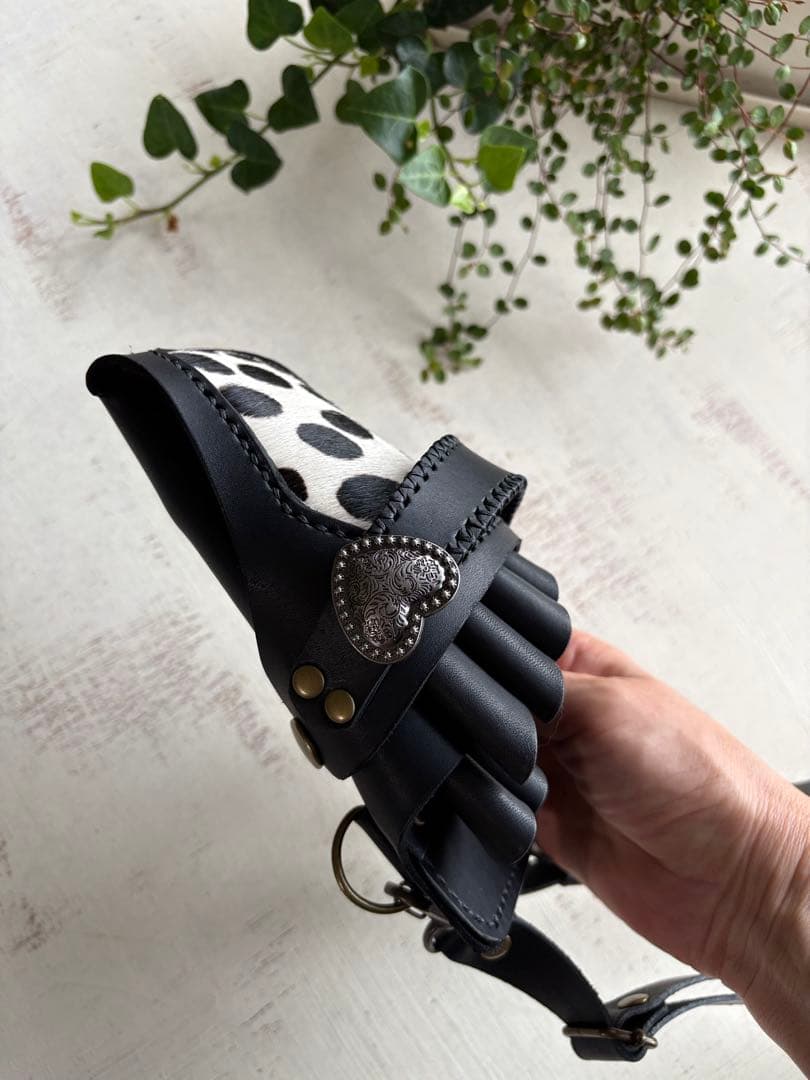 ヌメ革ブラック、ハラコダルメシアンのシザーケース