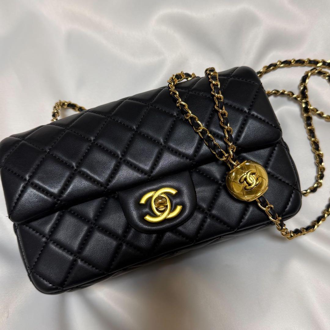 CHANEL ブラック ショルダーバッグキルティング