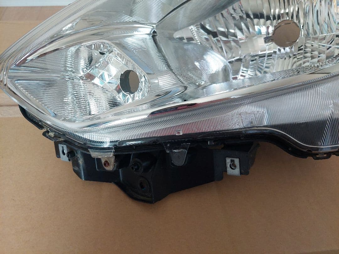 中古品 スイフト ZC83S 左 ヘッドライト ハロゲン