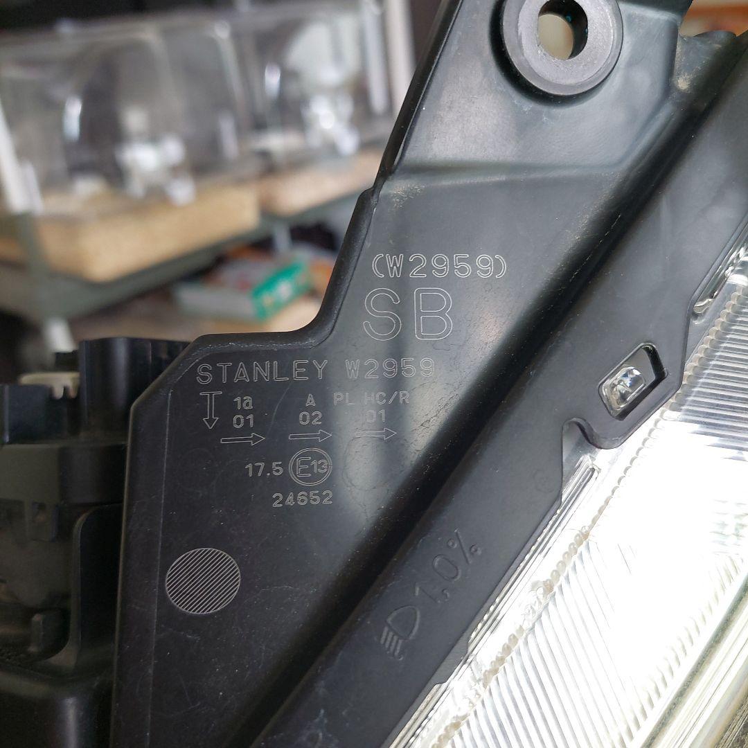 中古品 スイフト ZC83S 左 ヘッドライト ハロゲン