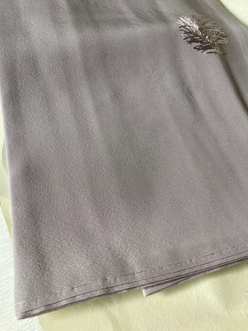 【正絹 薄紫色 刺繍 付下げ☆蝶々の洒落紋☆新品、未使用、躾付き、裄65.5】