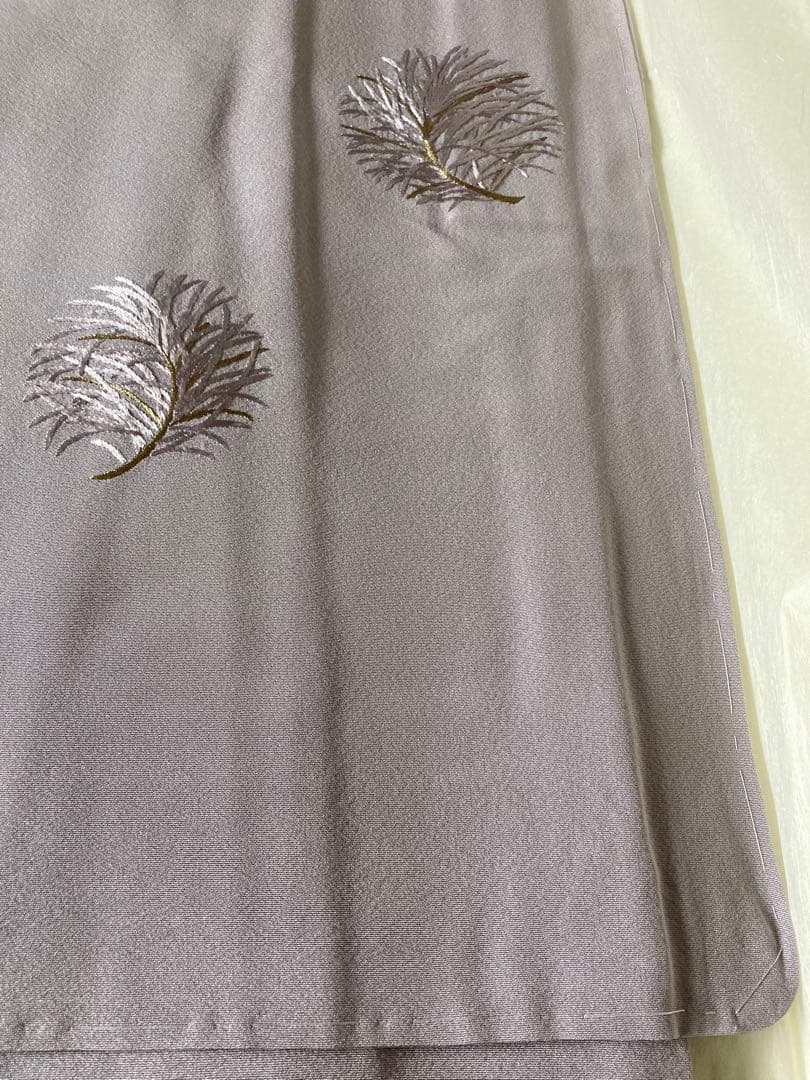 【正絹 薄紫色 刺繍 付下げ☆蝶々の洒落紋☆新品、未使用、躾付き、裄65.5】