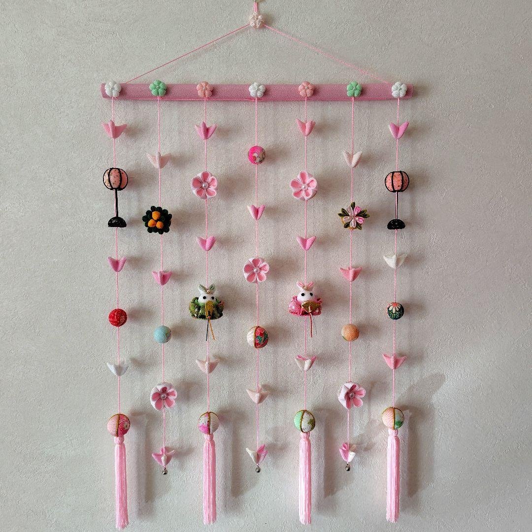 ちりめん細工　お花とまりとうさぎ雛の壁掛け下げ飾り(7下げ)