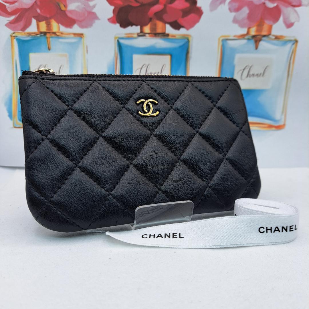 CHANEL　ケース　マトラッセ　ブラック　キルティング