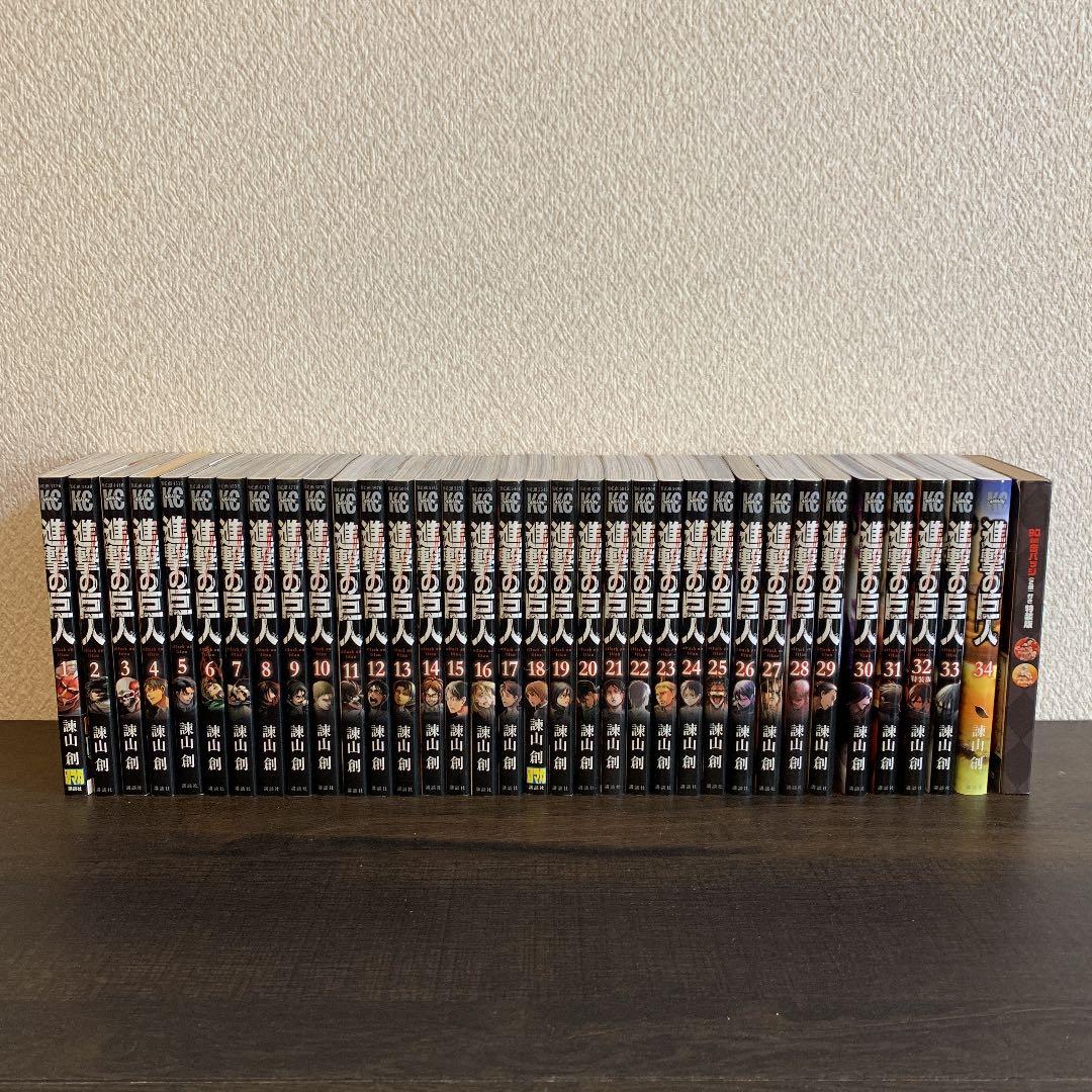 進撃の巨人 全巻セット　90mm缶バッチ付き