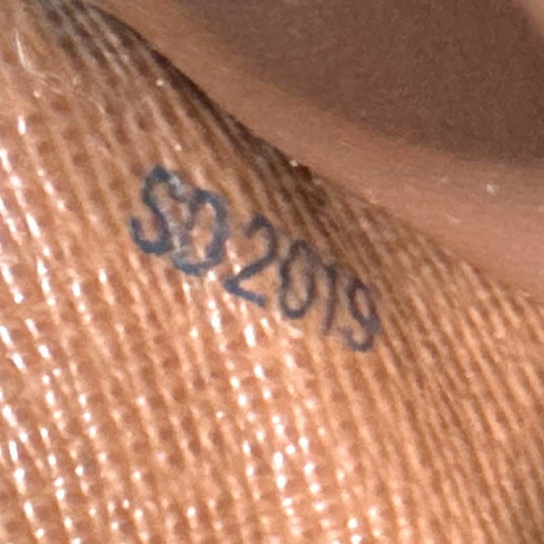 ⑨☆良品♪カード10枚タイプ☆サラ長財布