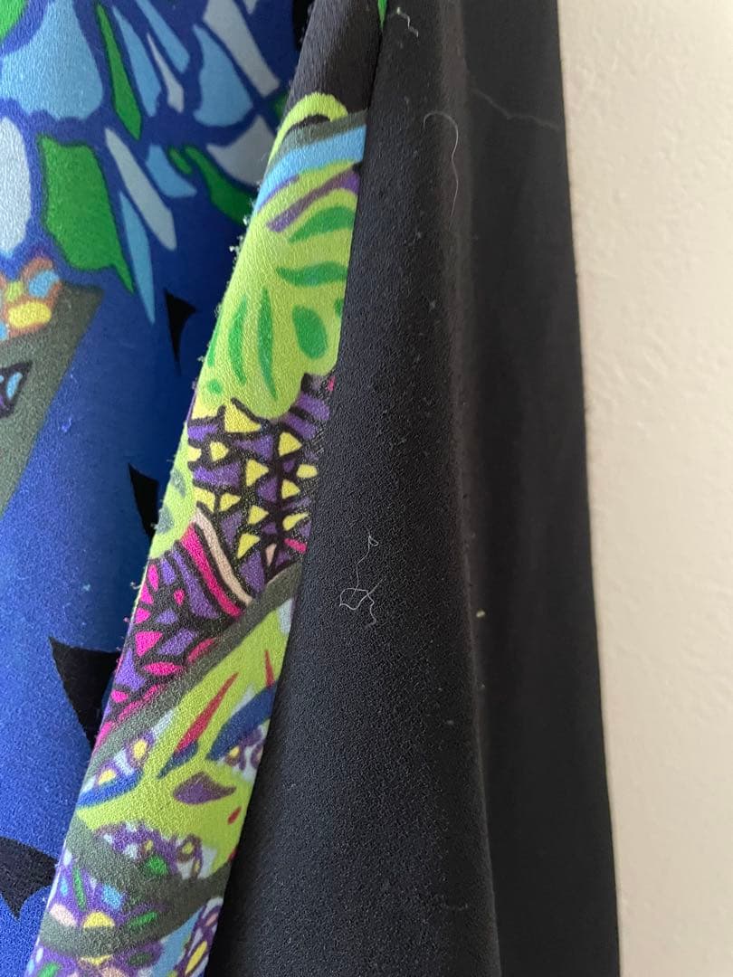 トクコプルミエブォル花柄フレアチュニック黒(訳あり)