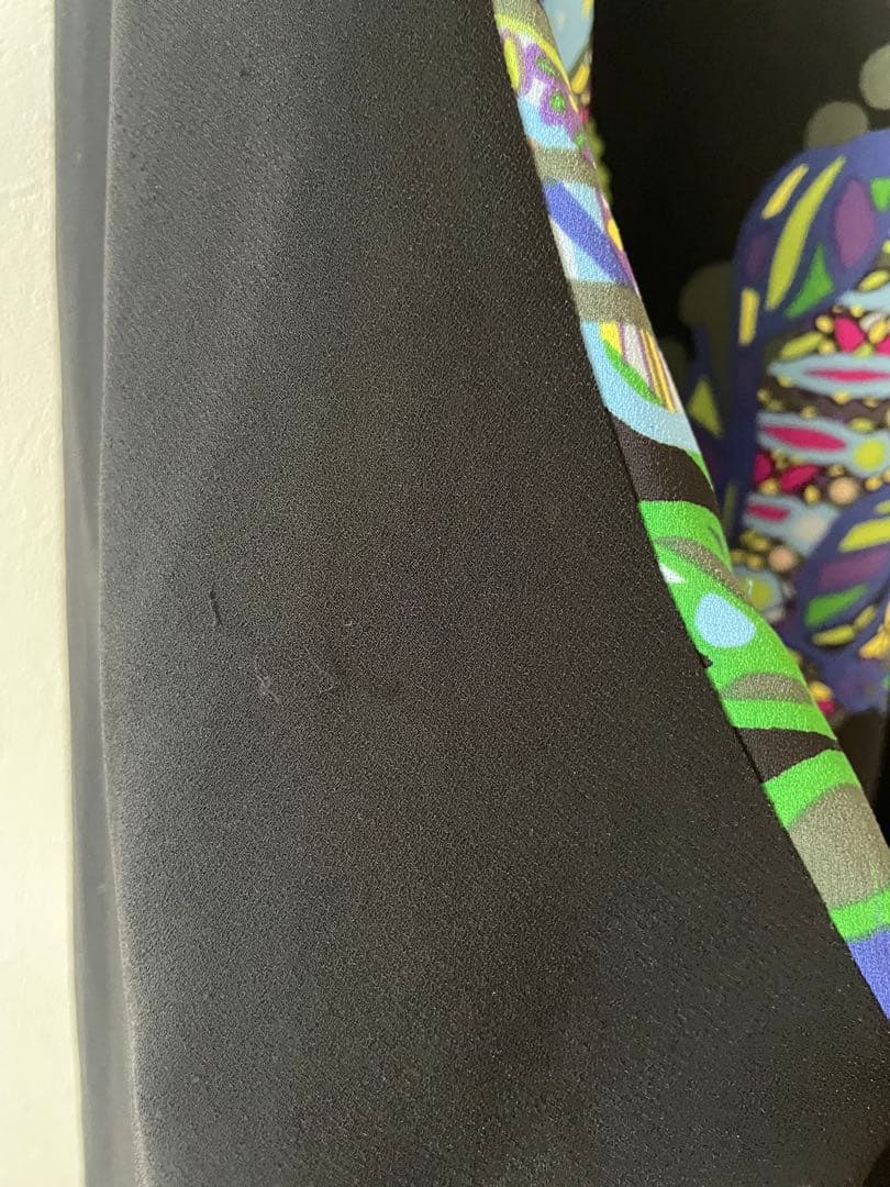 トクコプルミエブォル花柄フレアチュニック黒(訳あり)