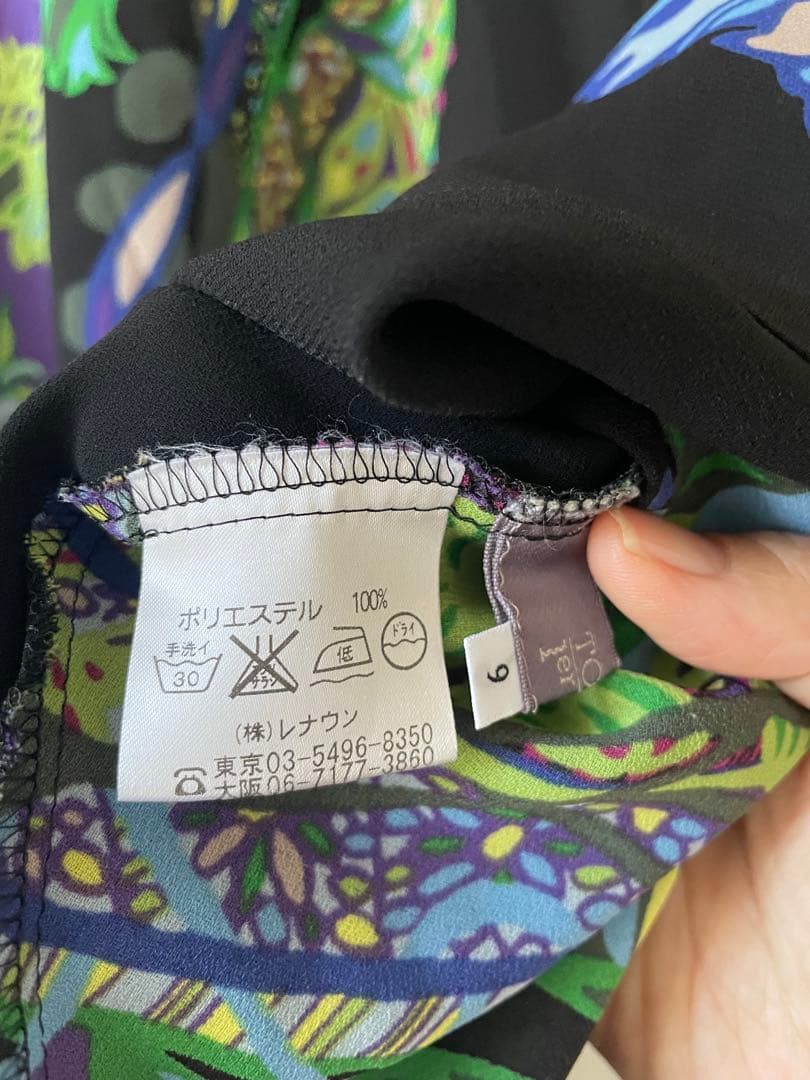 トクコプルミエブォル花柄フレアチュニック黒(訳あり)