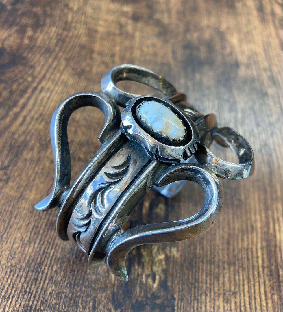 専用　ビッグハンド　big hand　バングル　ホワイトバッファロー