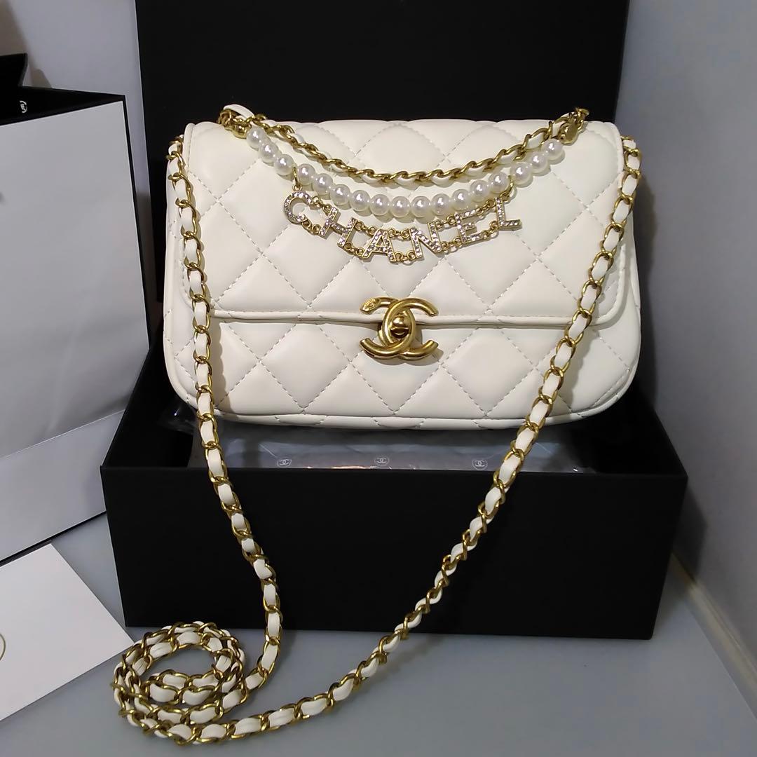 CHANEL 〈シャネル〉ノベルティ パールビジュー付　ホワイトショルダーバッグ