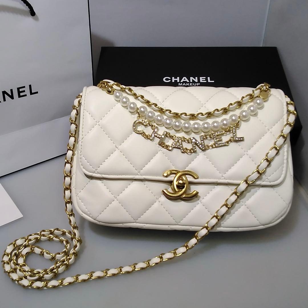 CHANEL 〈シャネル〉ノベルティ パールビジュー付　ホワイトショルダーバッグ
