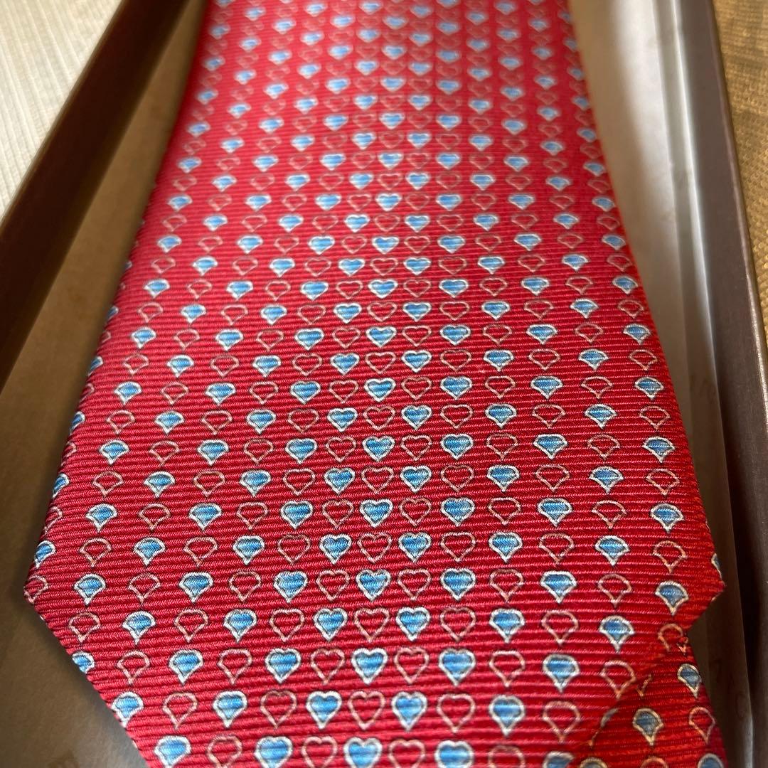 新品 BVLGARI ブルガリ ネクタイ ハート柄 赤 箱、袋付き　タグ付き