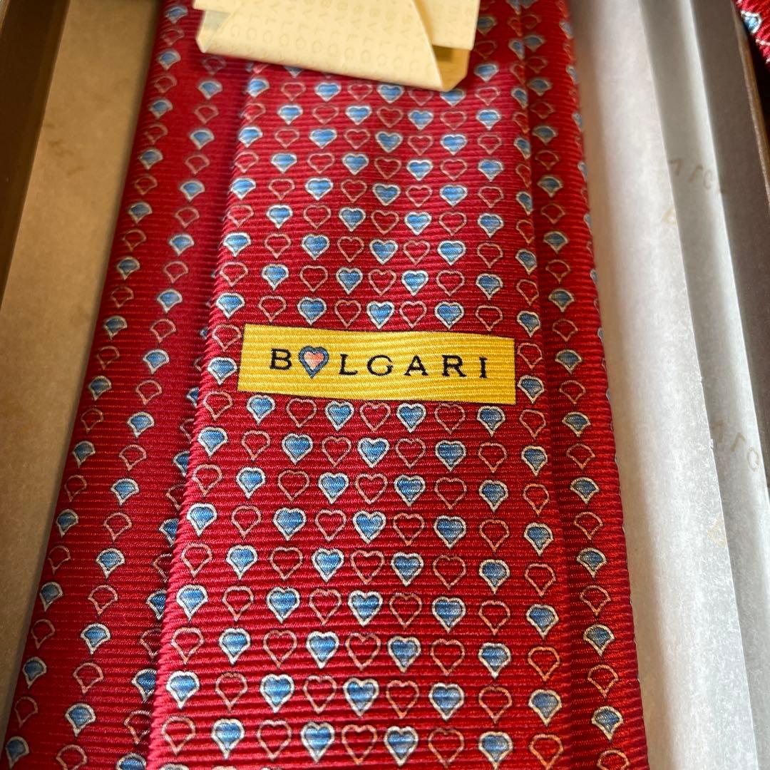 新品 BVLGARI ブルガリ ネクタイ ハート柄 赤 箱、袋付き　タグ付き