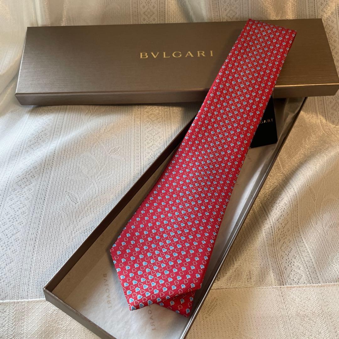 新品 BVLGARI ブルガリ ネクタイ ハート柄 赤 箱、袋付き　タグ付き