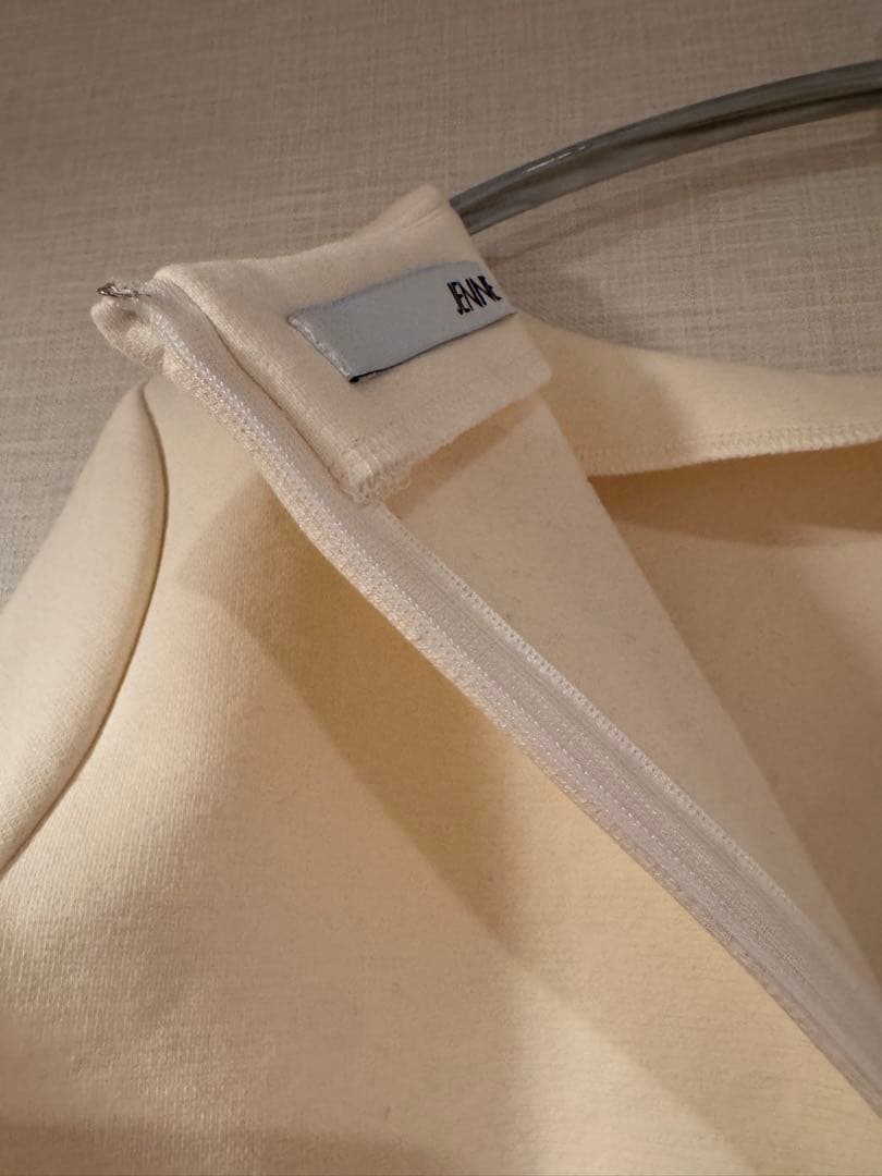 JENNE美バストライン裏起毛カットソー/ホワイト/S新品未使用ジェンヌ長袖