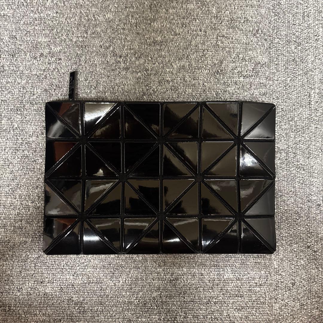 ISSEY MIYAKE クラッチバッグ　黒