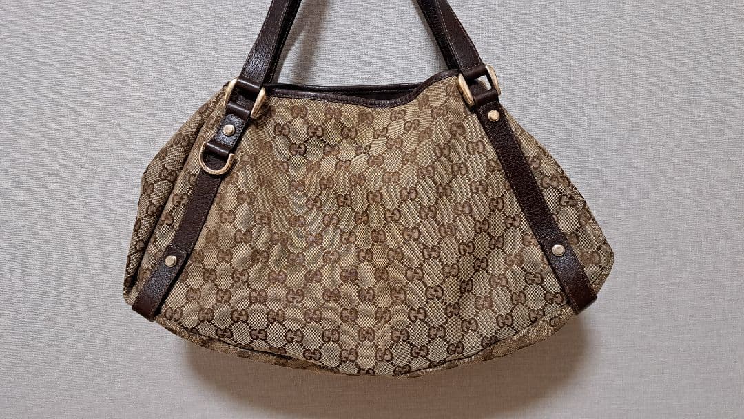 GUCCI　GGパターン　ショルダーバッグ