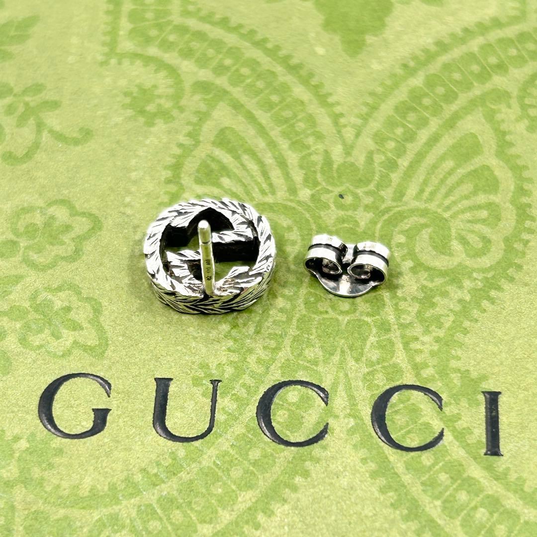美品✨　グッチ　ピアス　アラベスク　インターロッキング　G　燻　片耳　シルバー