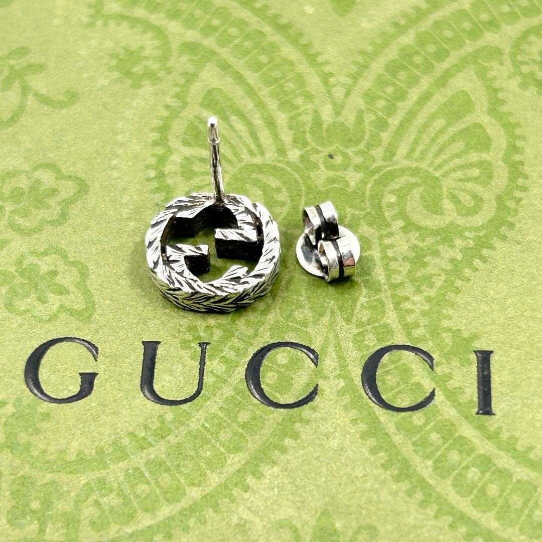 美品✨　グッチ　ピアス　アラベスク　インターロッキング　G　燻　片耳　シルバー