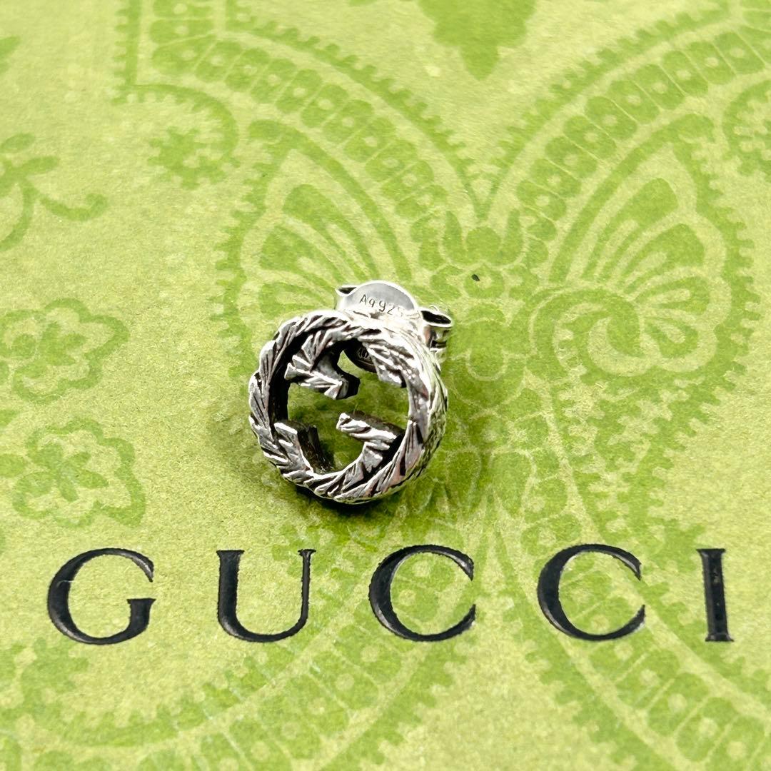 美品✨　グッチ　ピアス　アラベスク　インターロッキング　G　燻　片耳　シルバー