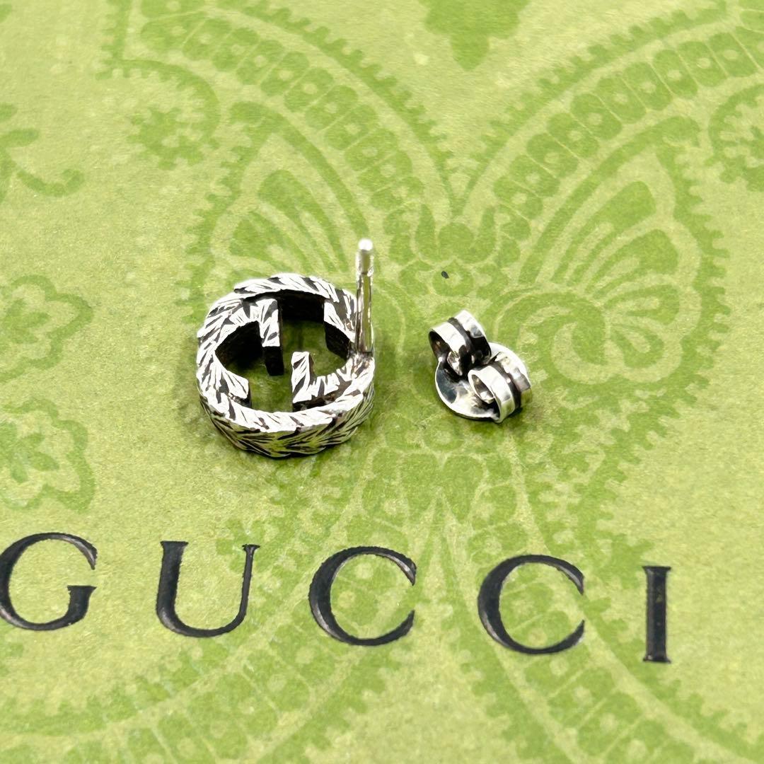 美品✨　グッチ　ピアス　アラベスク　インターロッキング　G　燻　片耳　シルバー