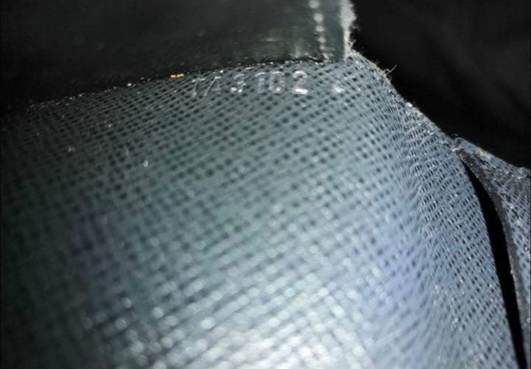 m*o様 ルイ ヴィトン タイガ ポルトフォイユロン グラシエ 札入れ