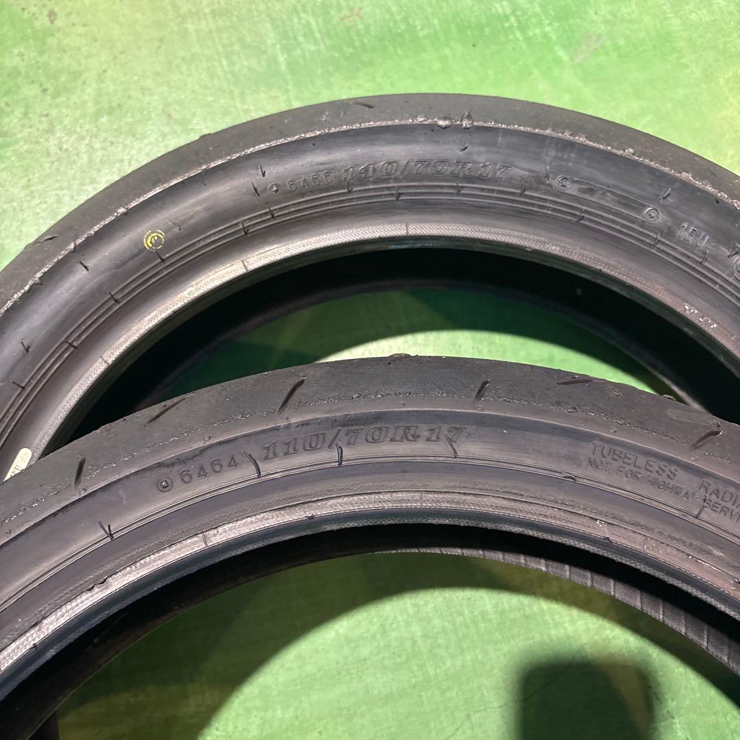 ダンロップ　KR４１０　１７インチ前後セット