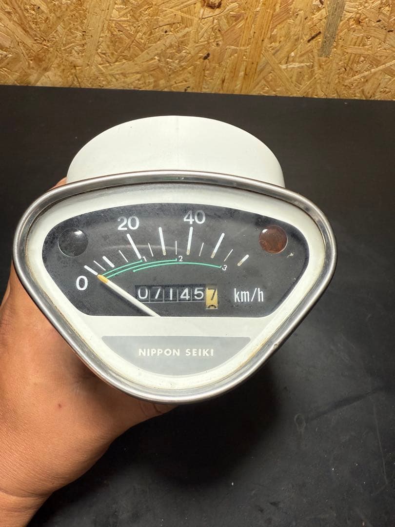 シャリー純正　メーター　ライトケース