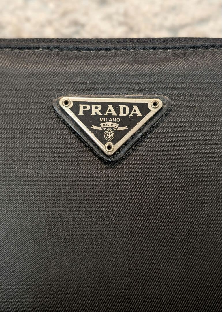 【ゆーゆーゆ  】PRADA Wファスナー 財布 ブラック