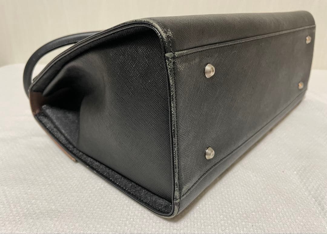 【期間限定値値引！】バーバリー ブラック ハンドバッグ