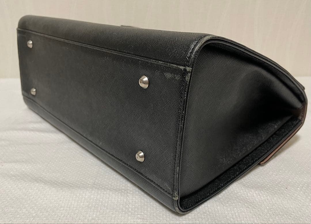 【期間限定値値引！】バーバリー ブラック ハンドバッグ