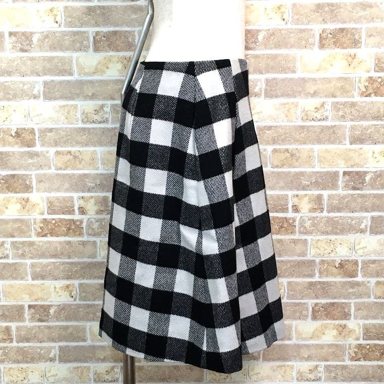 送料込み！ 極美品 FOXEY スカート 40 日本製 477