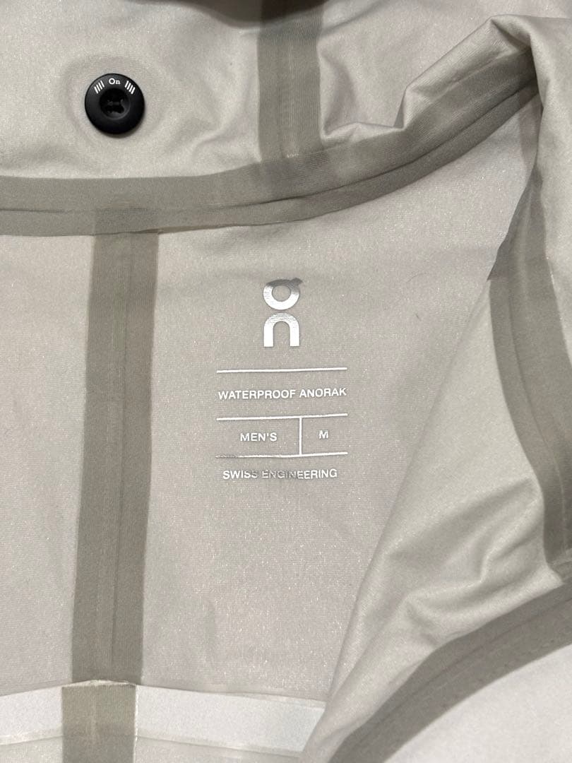 美品 オン On ウィンドブレーカー Mサイズ 防水 防風