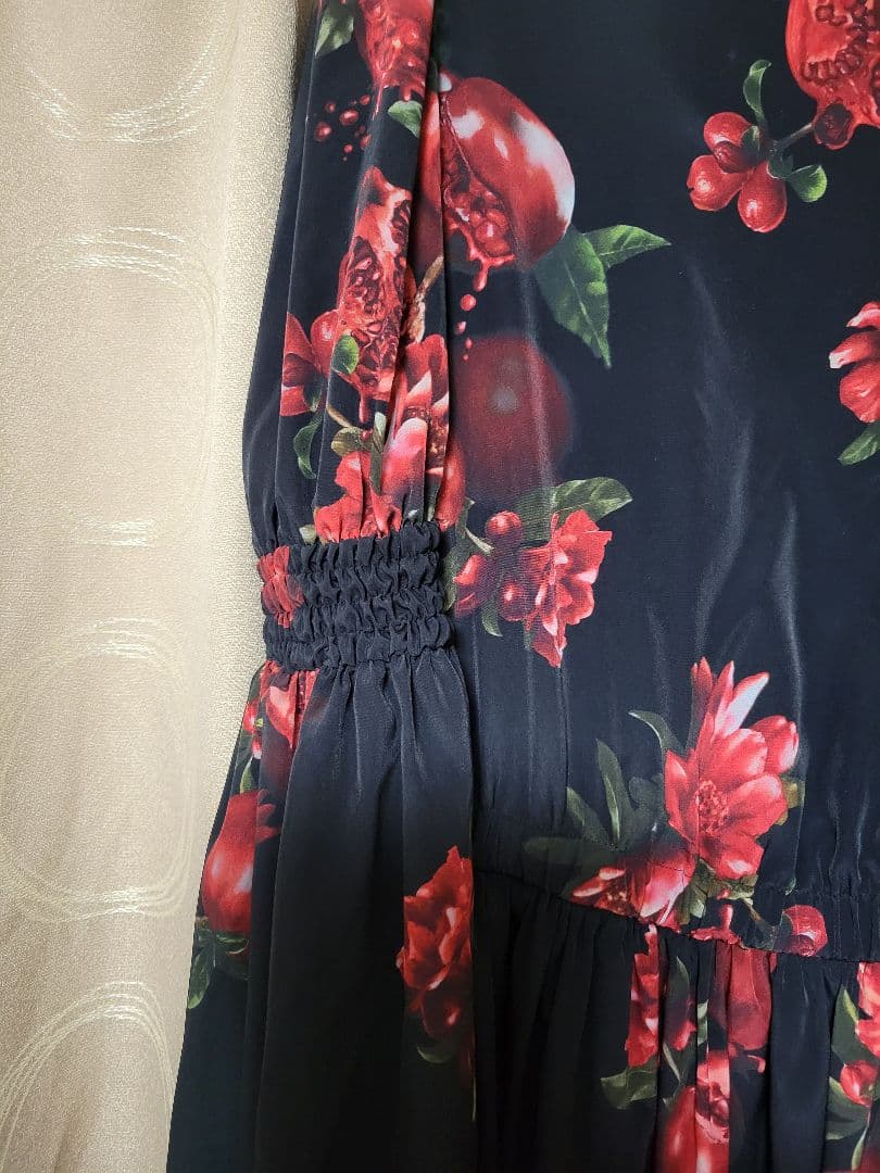 &エルシー黒地ザクロ柄 ロングワンピース