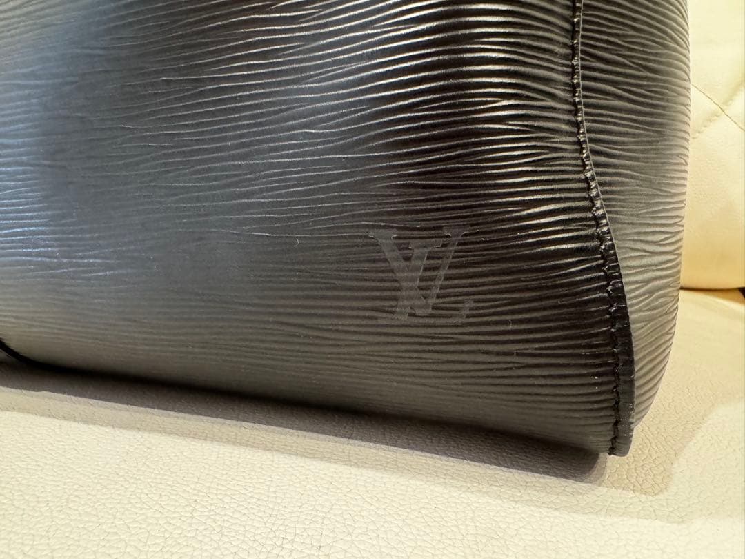 Louis Vuitton エピレザー ブラック キーポル50