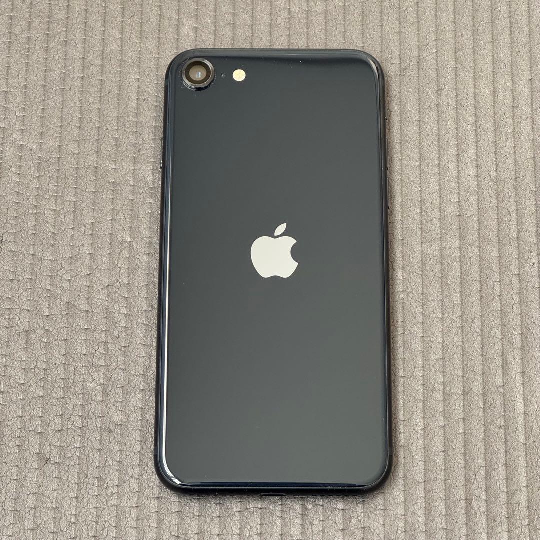 Apple iPhone SE 第三世代 ケース付き Anker充電器付き