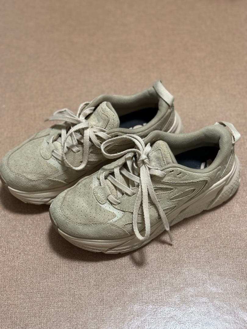 HOKA スエード　スニーカー　ベージュ