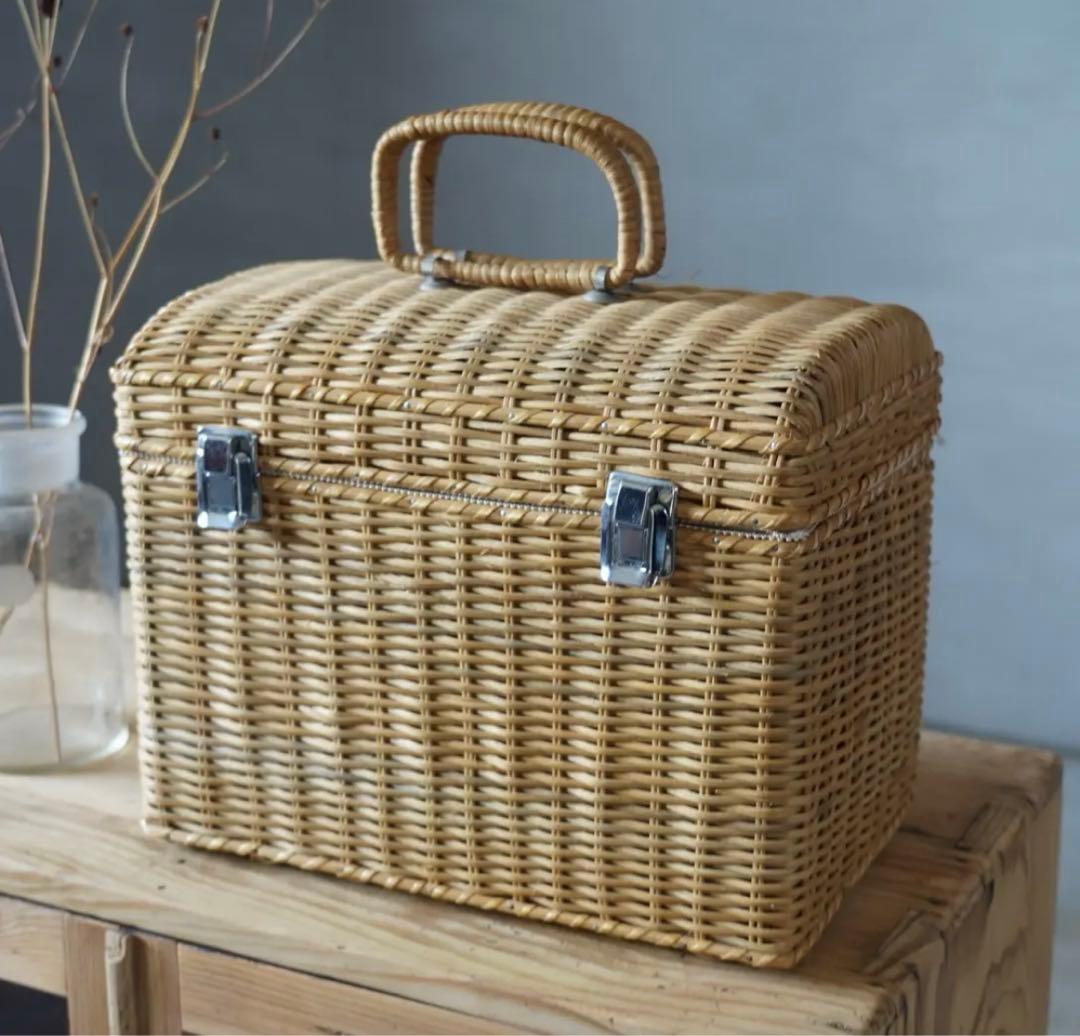 ヴィンテージ の籐あみのバスケット