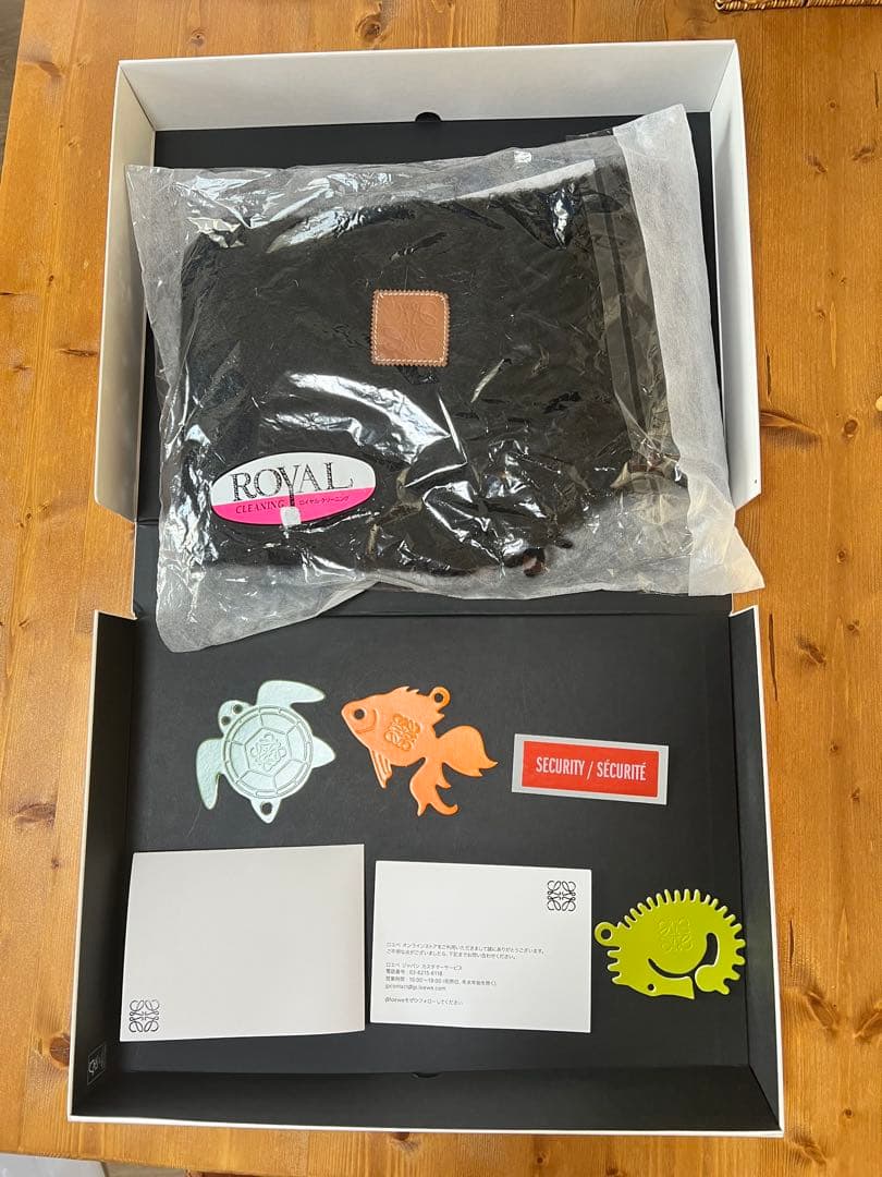 LOEWE ブラック マフラー フリンジ付き