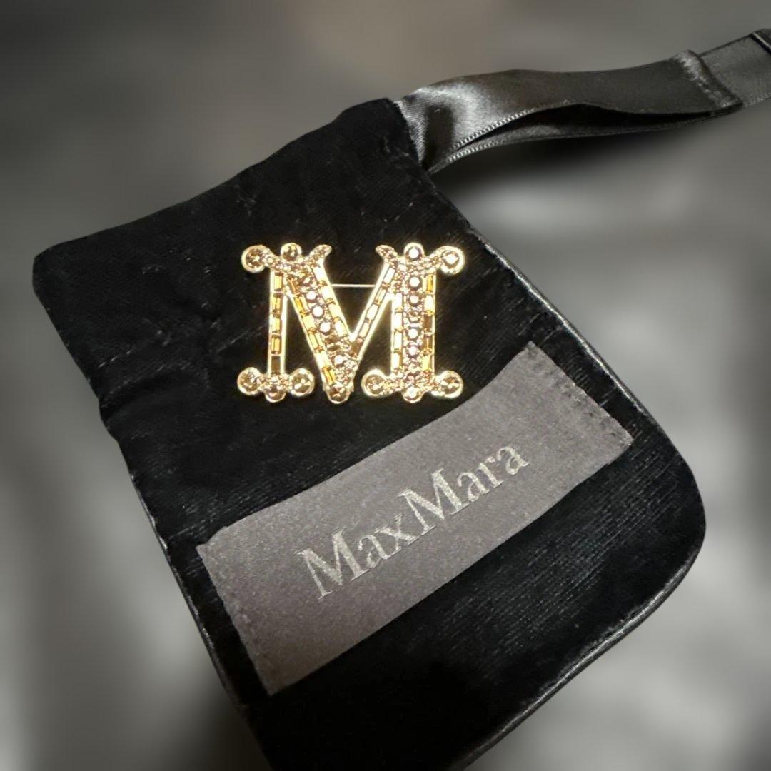 マックスマーラ　字型クリスタルブローチ