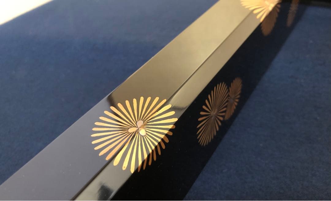 ❗️割引《R》茶道具 黒真塗 唐松蒔絵 炉縁 漆匠 春象造 共箱 260105か4