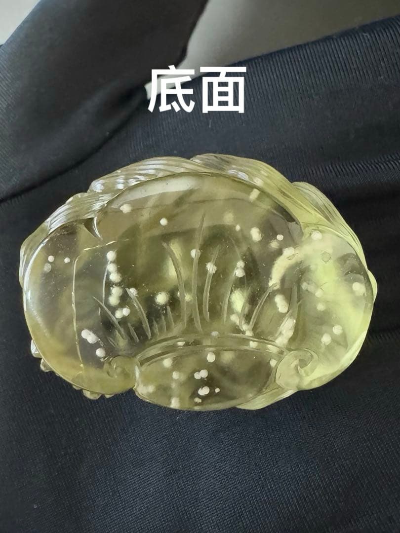 リビアングラス　九尾の狐 手彫り 置物