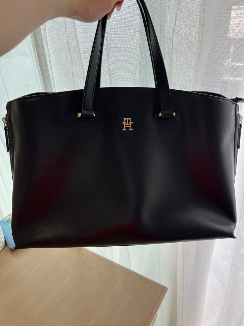 【美品】トミー・ヒルフィガー ブラック ビジネスバッグ　（laptop入ります）