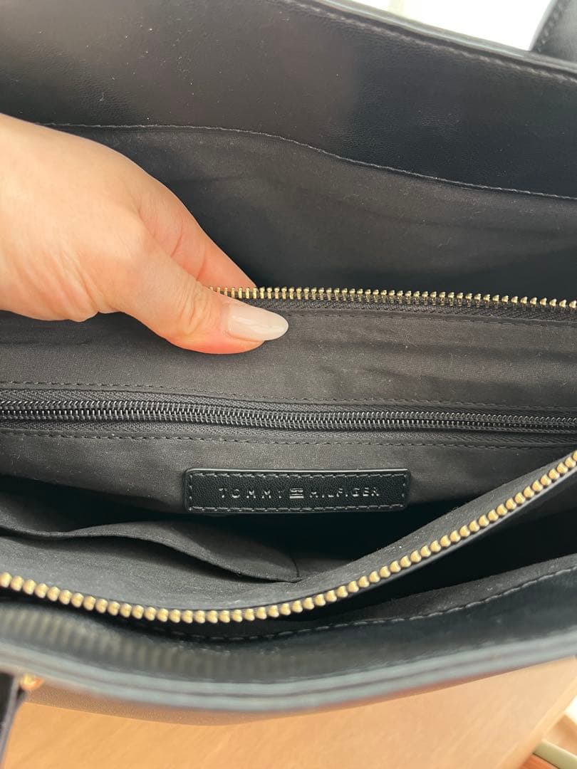 【美品】トミー・ヒルフィガー ブラック ビジネスバッグ　（laptop入ります）