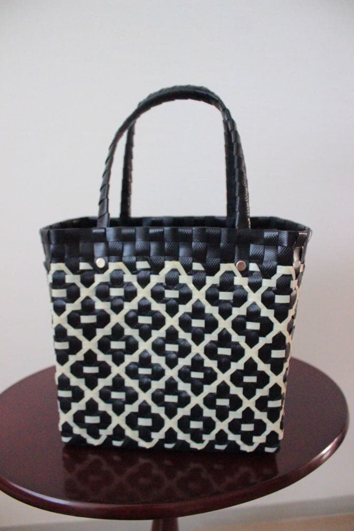 マルニマーケット　カゴバック　白×黒