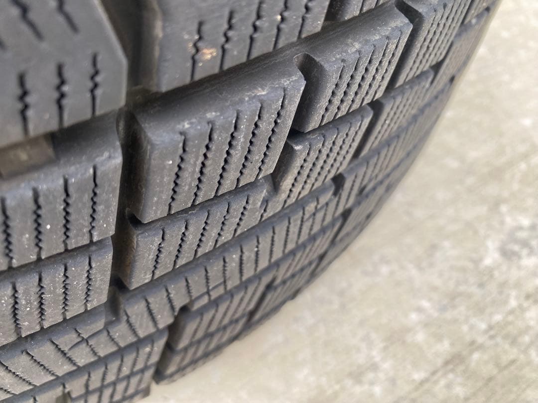 ニック　18インチ スタッドレスタイヤ(225/60R18)