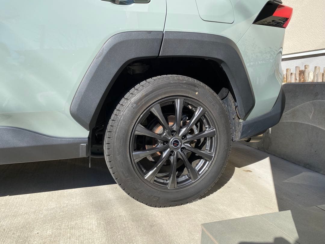 ニック　18インチ スタッドレスタイヤ(225/60R18)