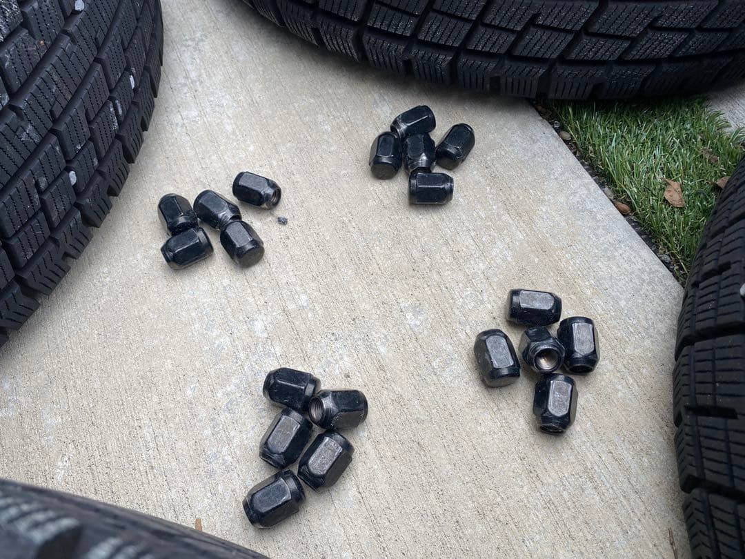 ニック　18インチ スタッドレスタイヤ(225/60R18)