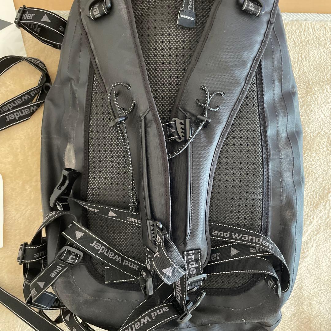 and wander ブラック リュック daypack